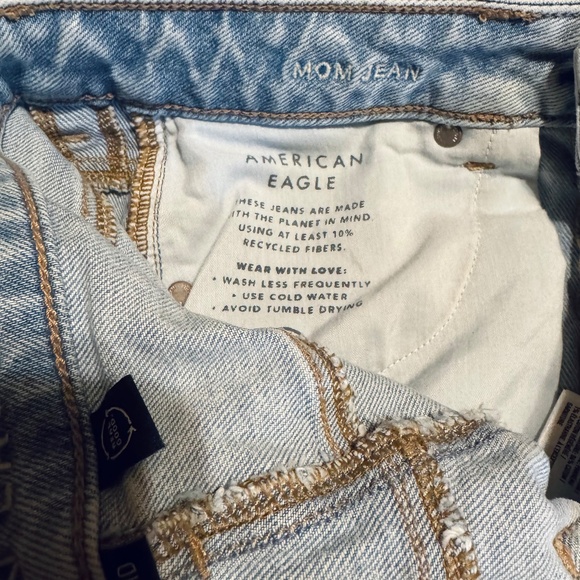 4r American Eagle “strigid mom jean” - Picture 3 of 4